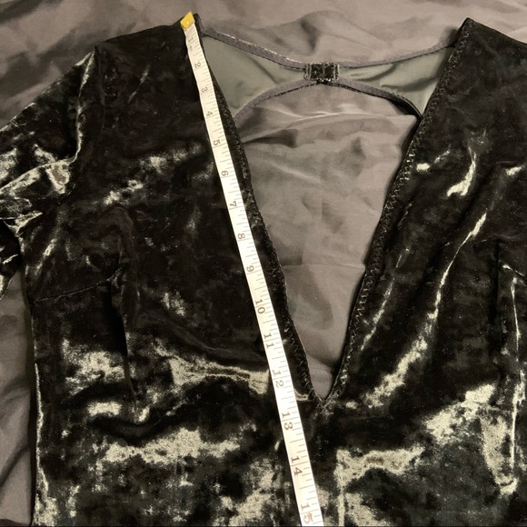 Victoria’s Secret Black Crushed Velvet Plunge Deep V Neck Body Suit New Sz M - Picture 14 of 15